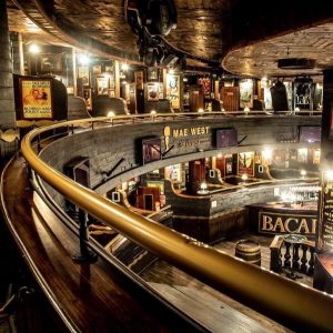mae west celebra el grand opening de la terraza